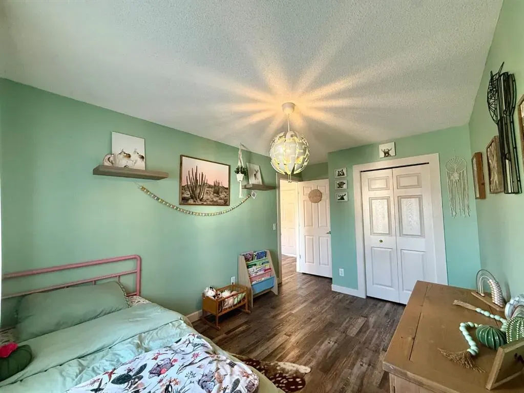 607 Montgomery Close SE