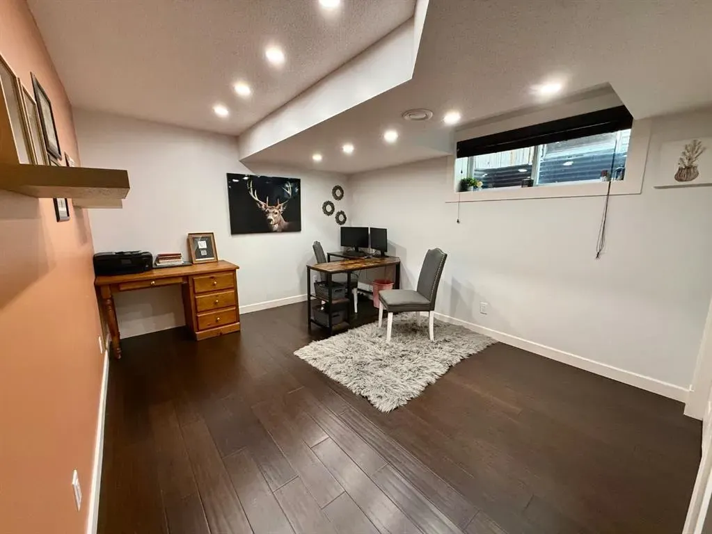 607 Montgomery Close SE