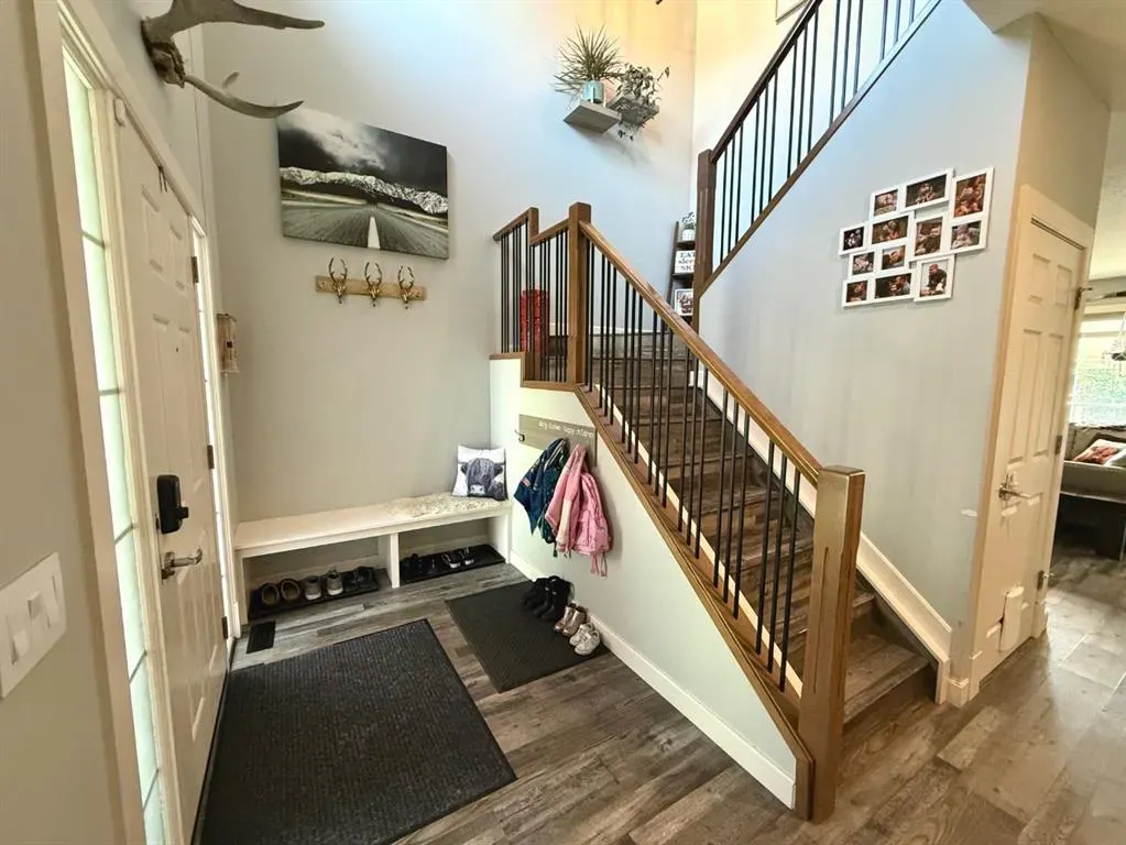 607 Montgomery Close SE