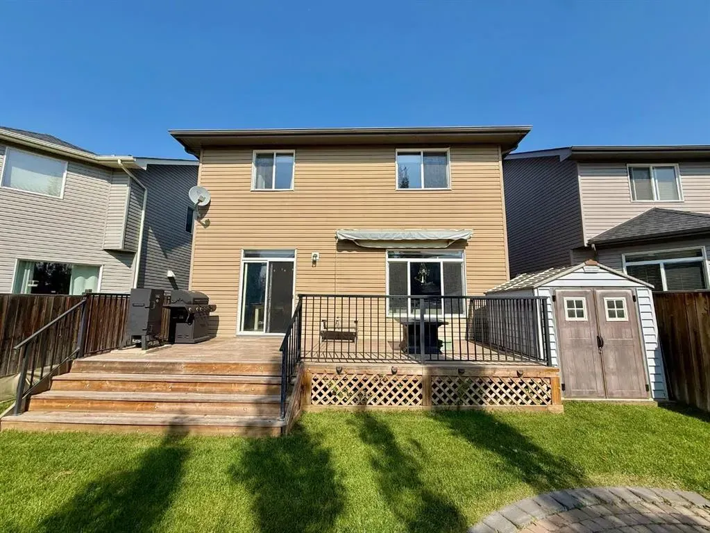 607 Montgomery Close SE