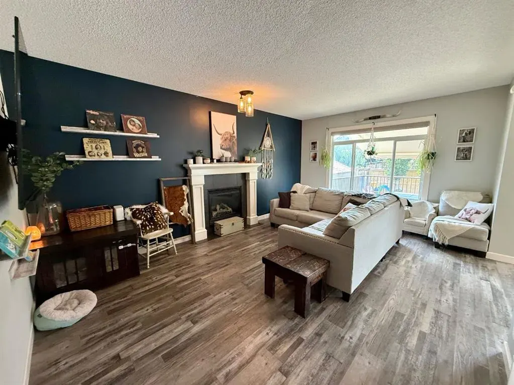 607 Montgomery Close SE