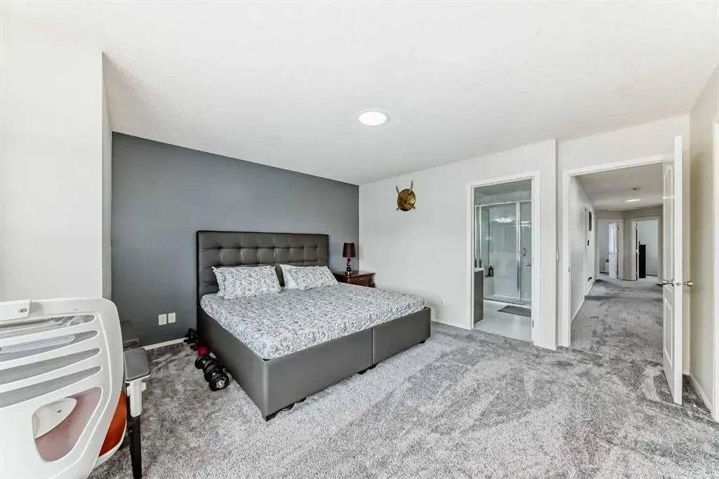 9 Saddlecrest Crescent NE