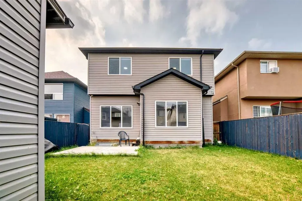 9 Saddlecrest Crescent NE