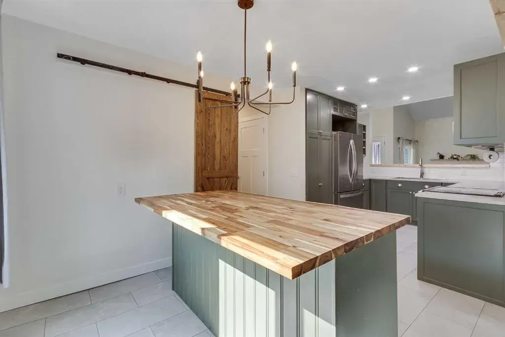 12 Deerbrook Bay SE