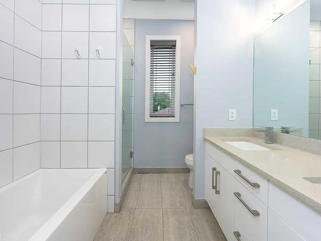 1616 24 Avenue NW, #206