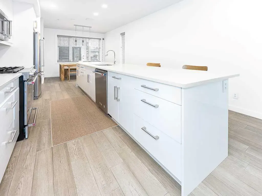 1616 24 Avenue NW, #206