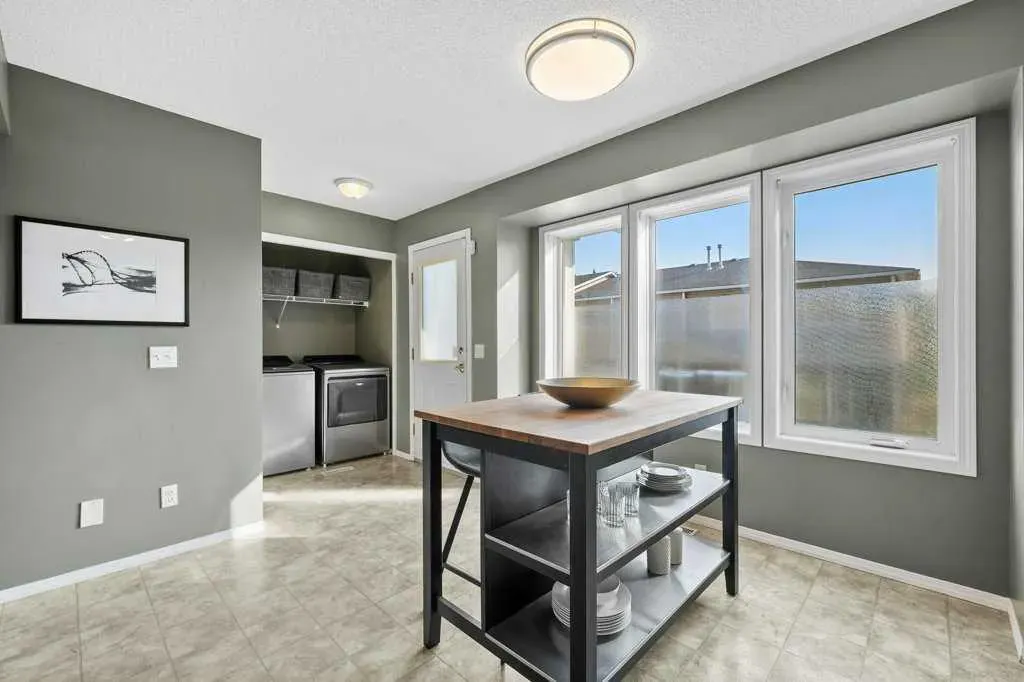 248 Regal Park NE