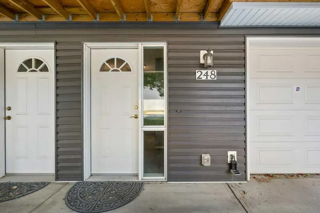 248 Regal Park NE