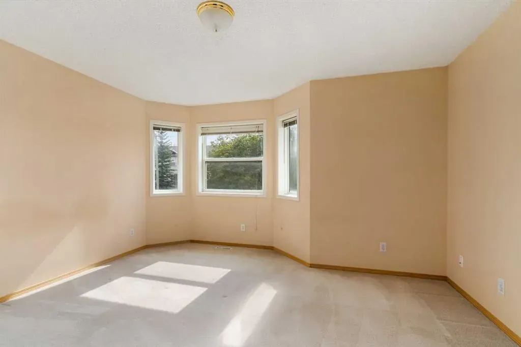 184 Harvest Gold Circle NE