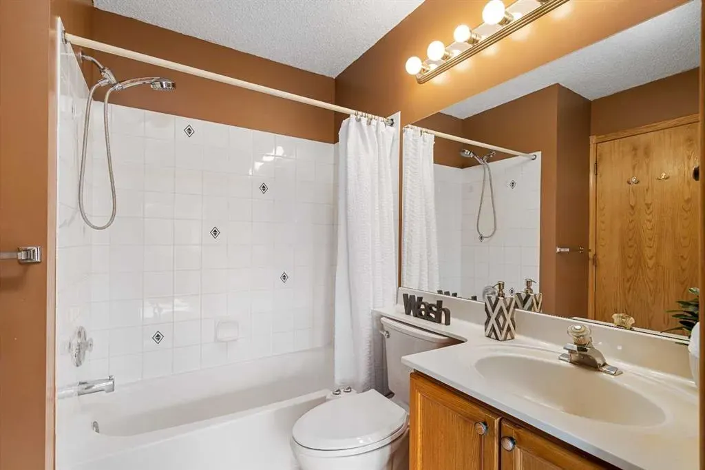 184 Harvest Gold Circle NE