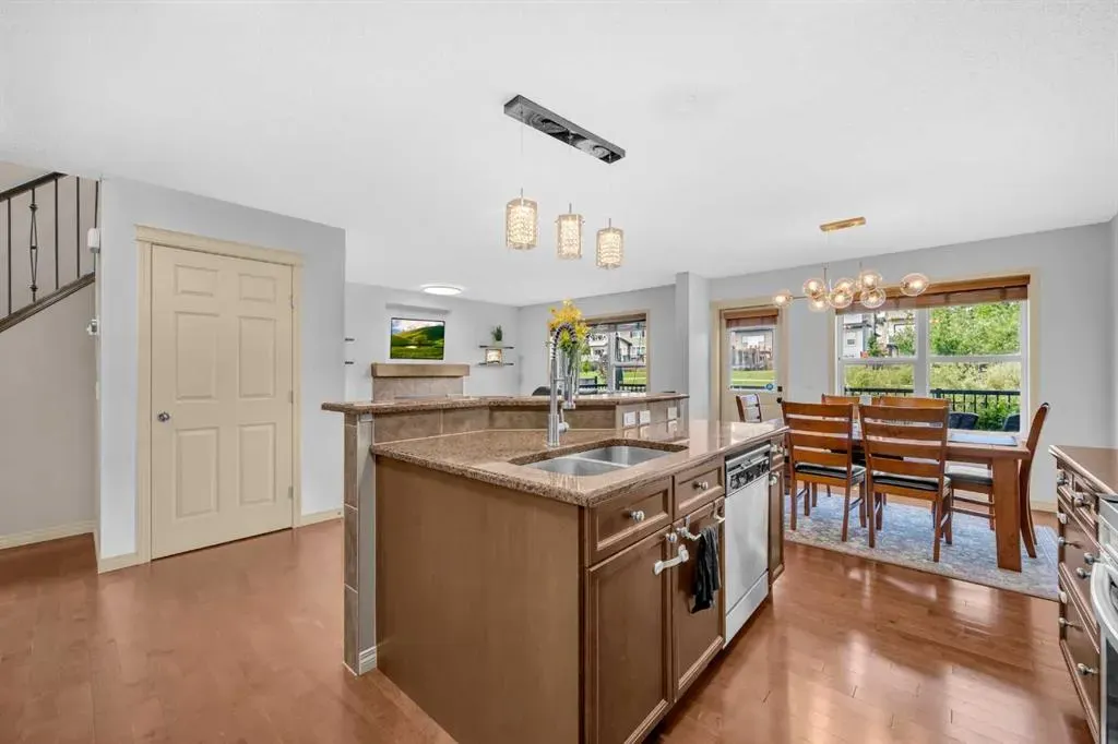 126 Kincora Glen Mews NW