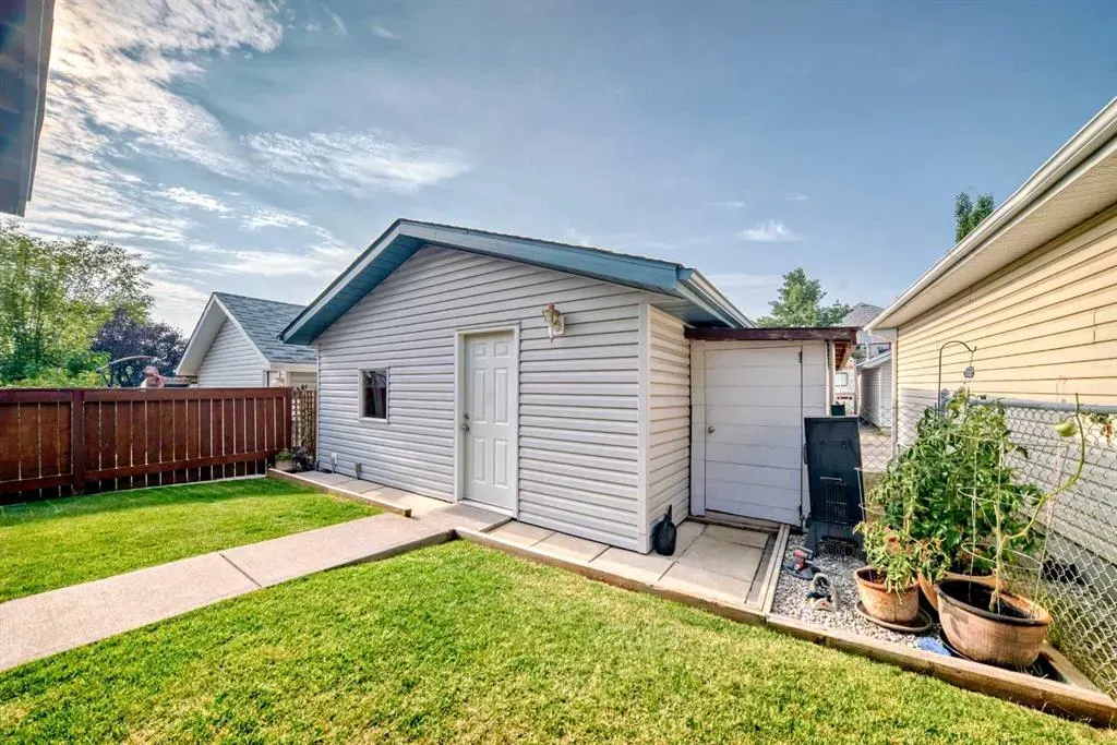 173 Arbour Grove Close NW