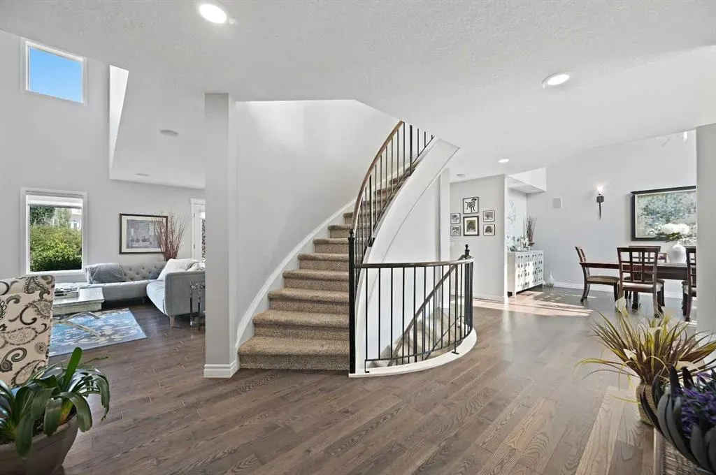 95 Panorama Hills View NW