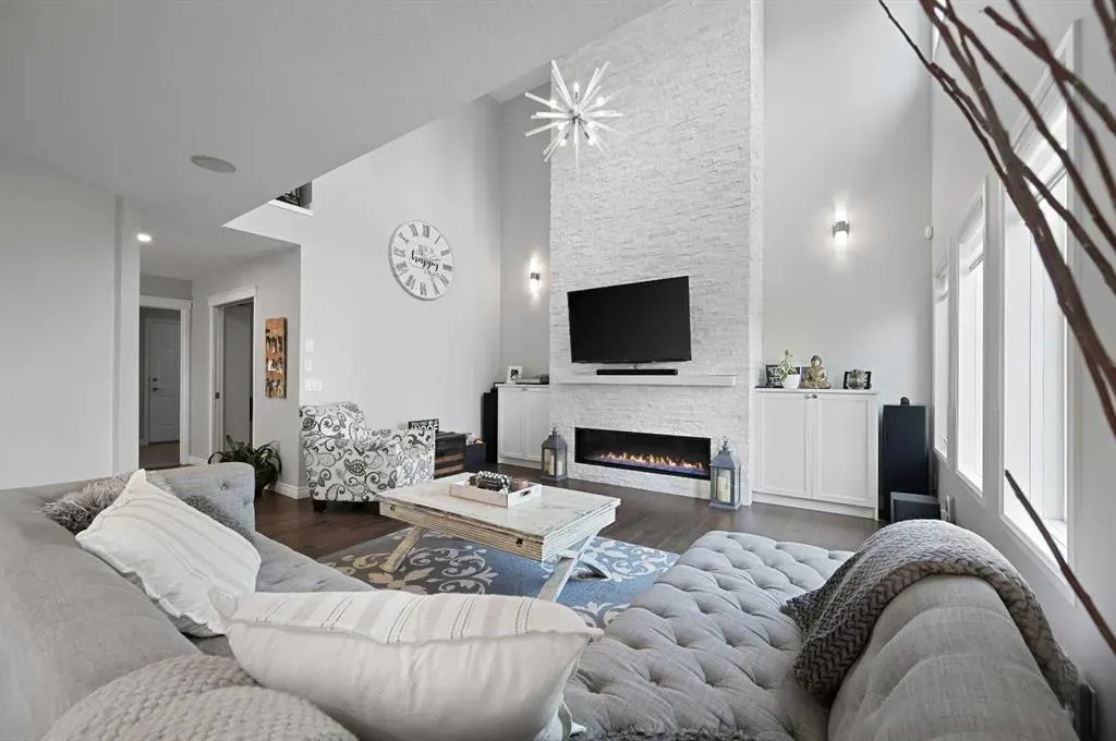 95 Panorama Hills View NW