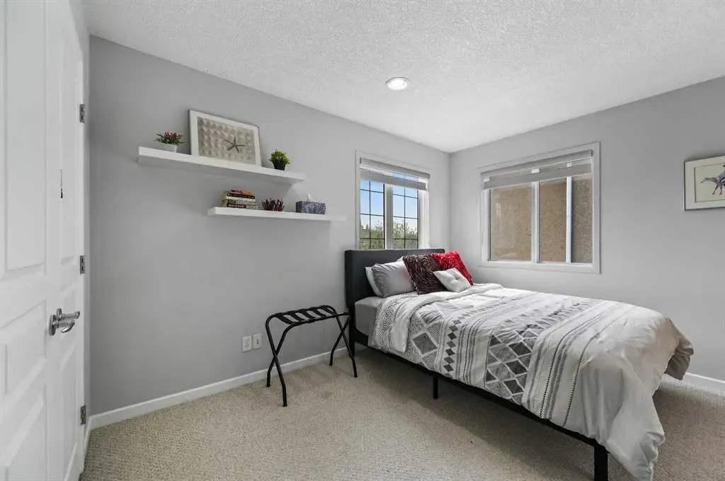 95 Panorama Hills View NW