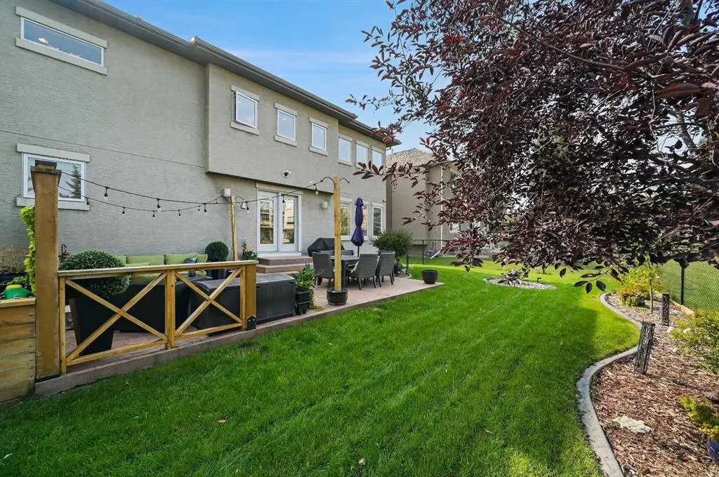 95 Panorama Hills View NW