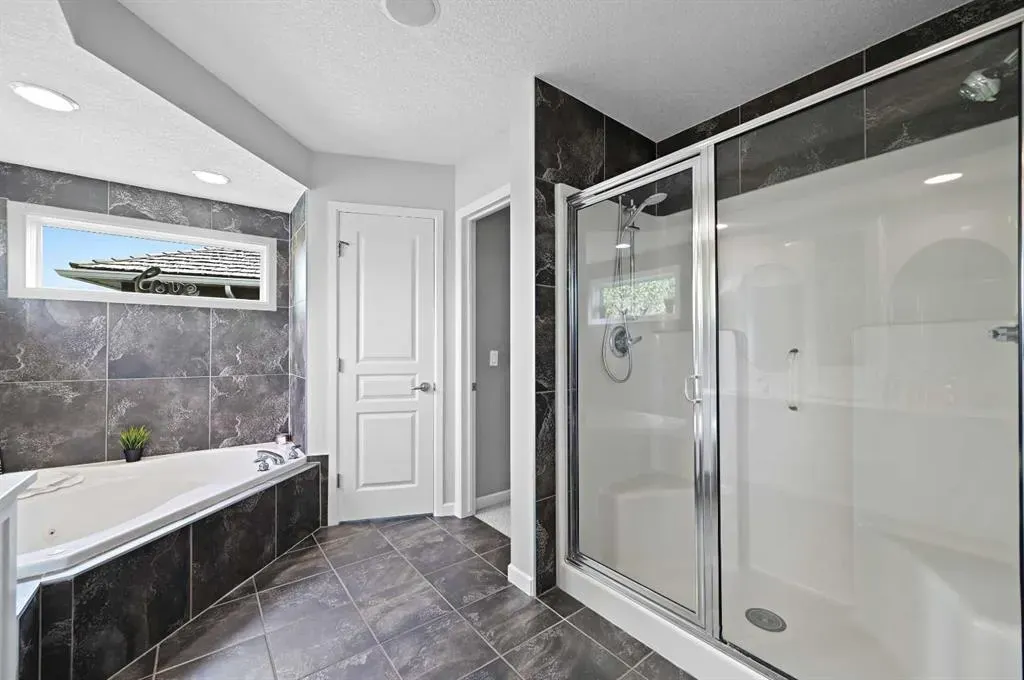 95 Panorama Hills View NW