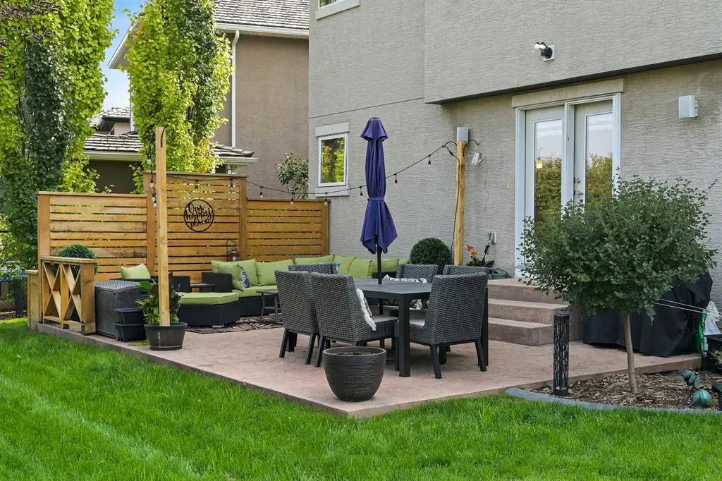 95 Panorama Hills View NW