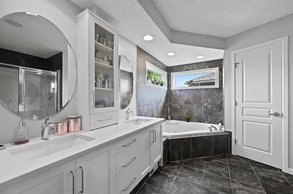 95 Panorama Hills View NW