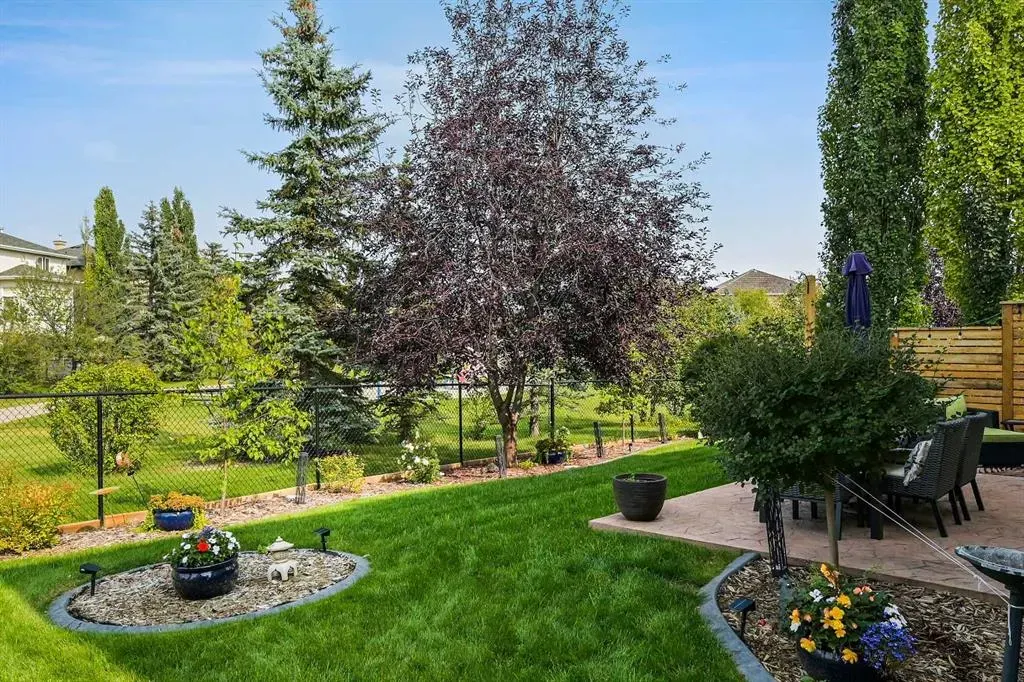 95 Panorama Hills View NW