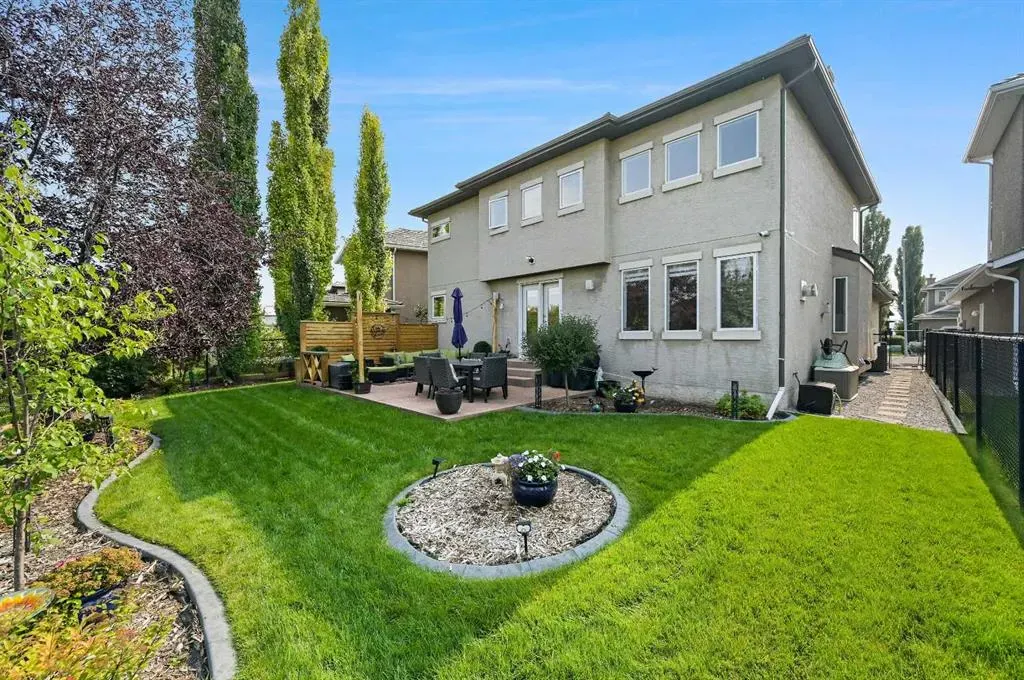 95 Panorama Hills View NW
