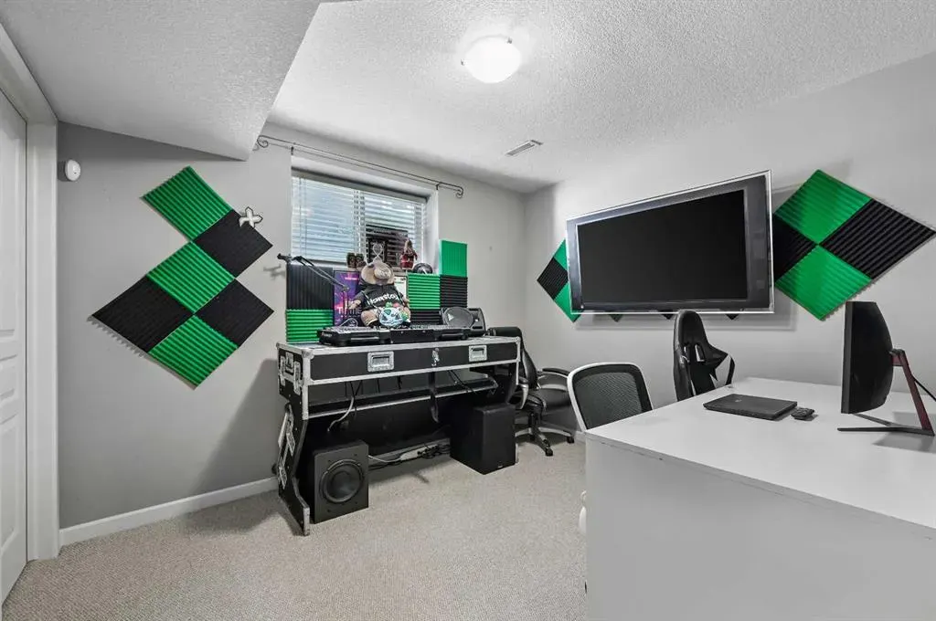 95 Panorama Hills View NW