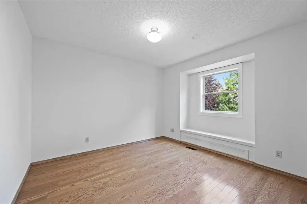 8 Edgeridge Way NW