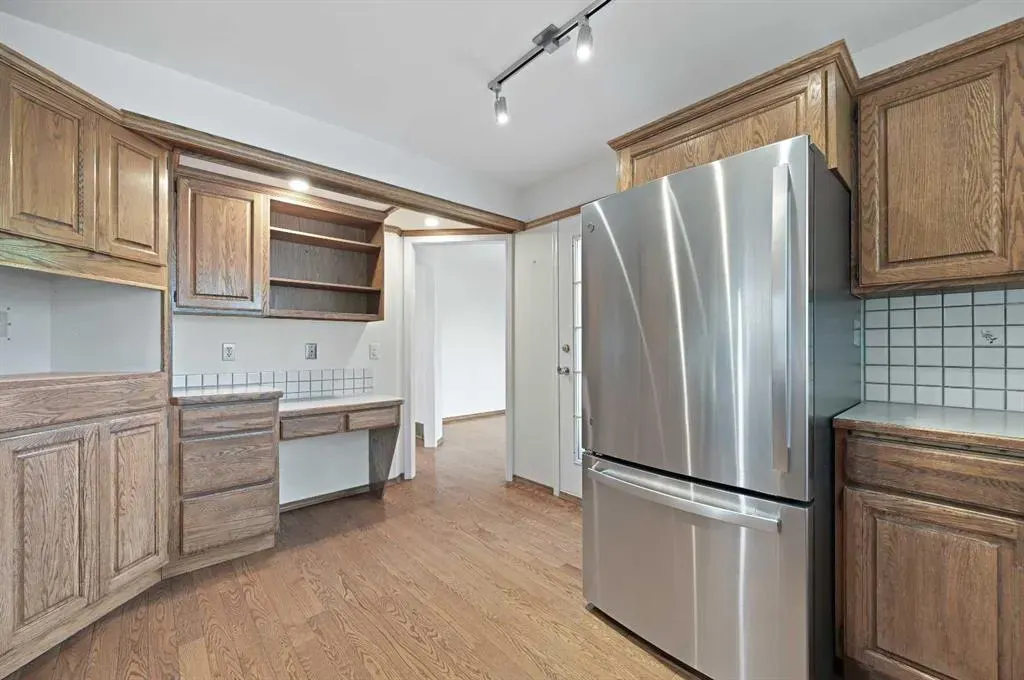 8 Edgeridge Way NW