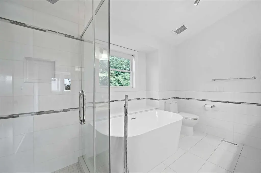 8 Edgeridge Way NW