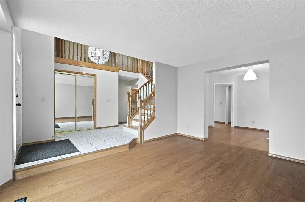 8 Edgeridge Way NW