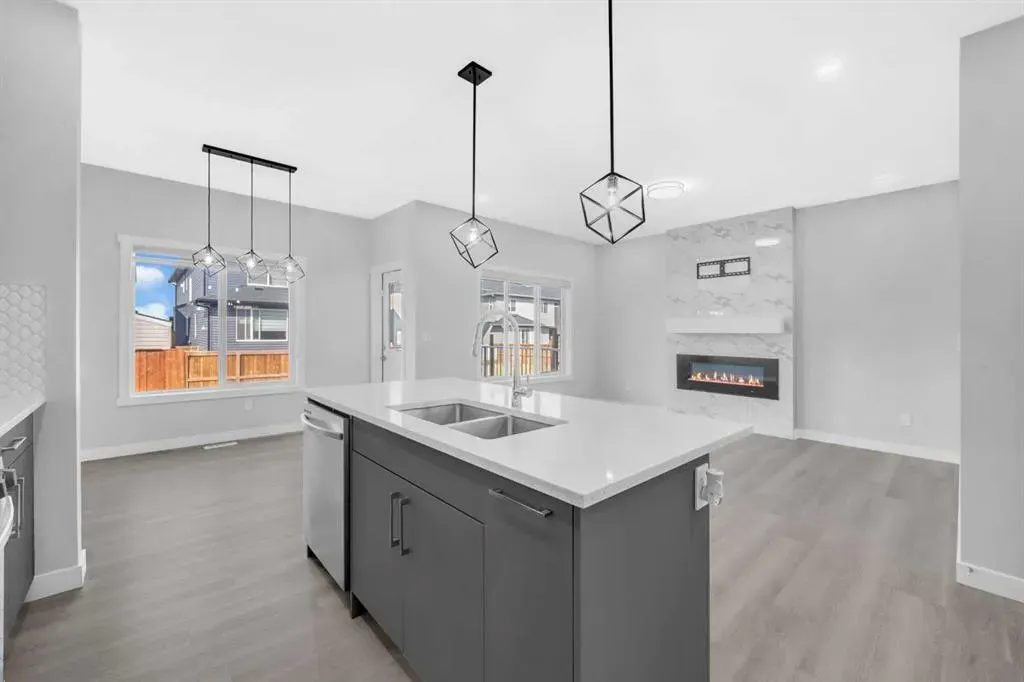 430 Corner Meadows Way NE