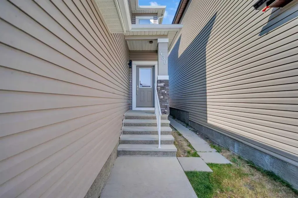 430 Corner Meadows Way NE
