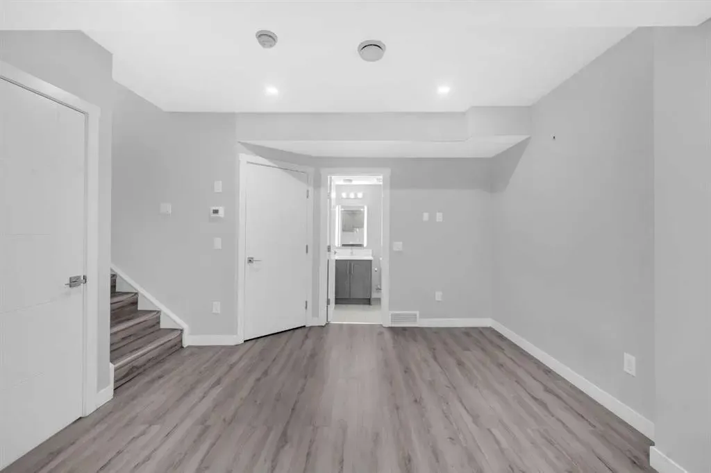 430 Corner Meadows Way NE