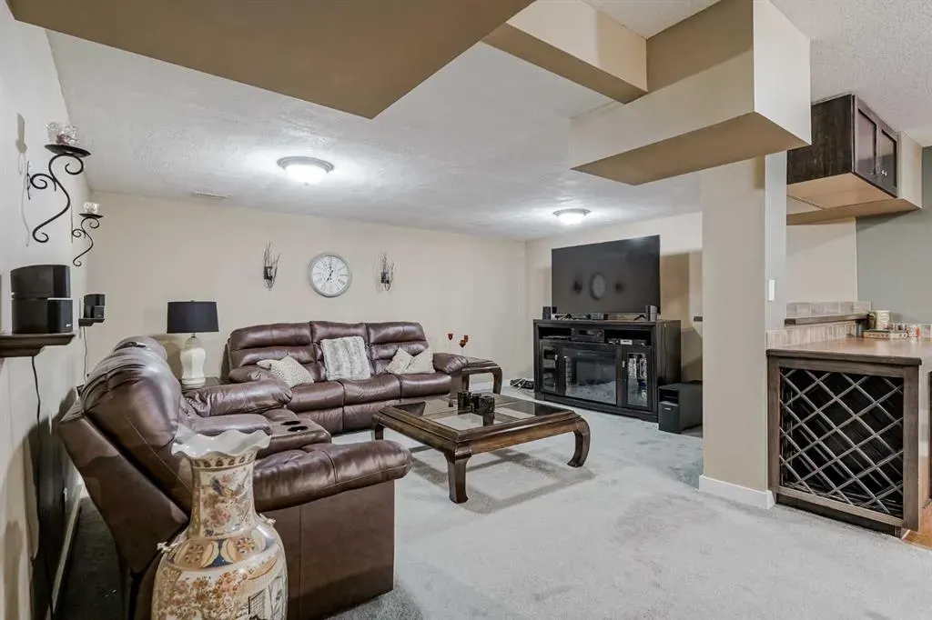 48 Chapala Square SE