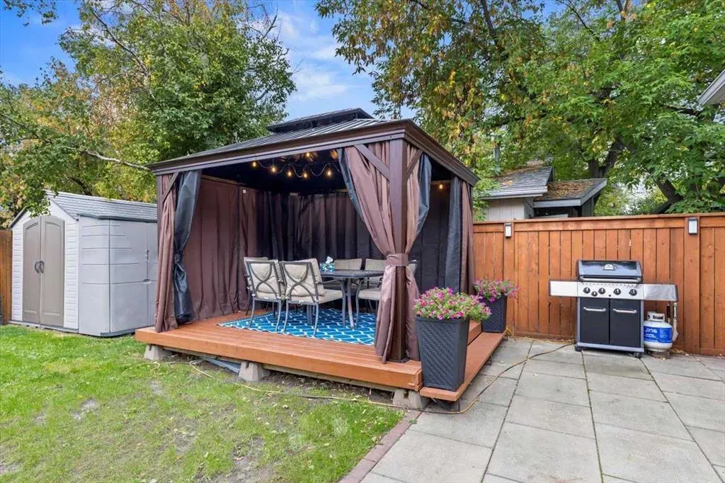 343 Queen Tamara Way SE