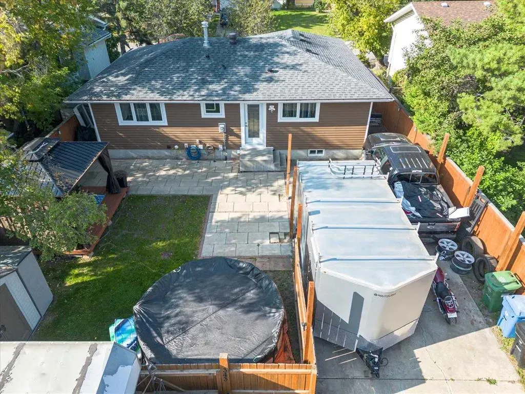 343 Queen Tamara Way SE