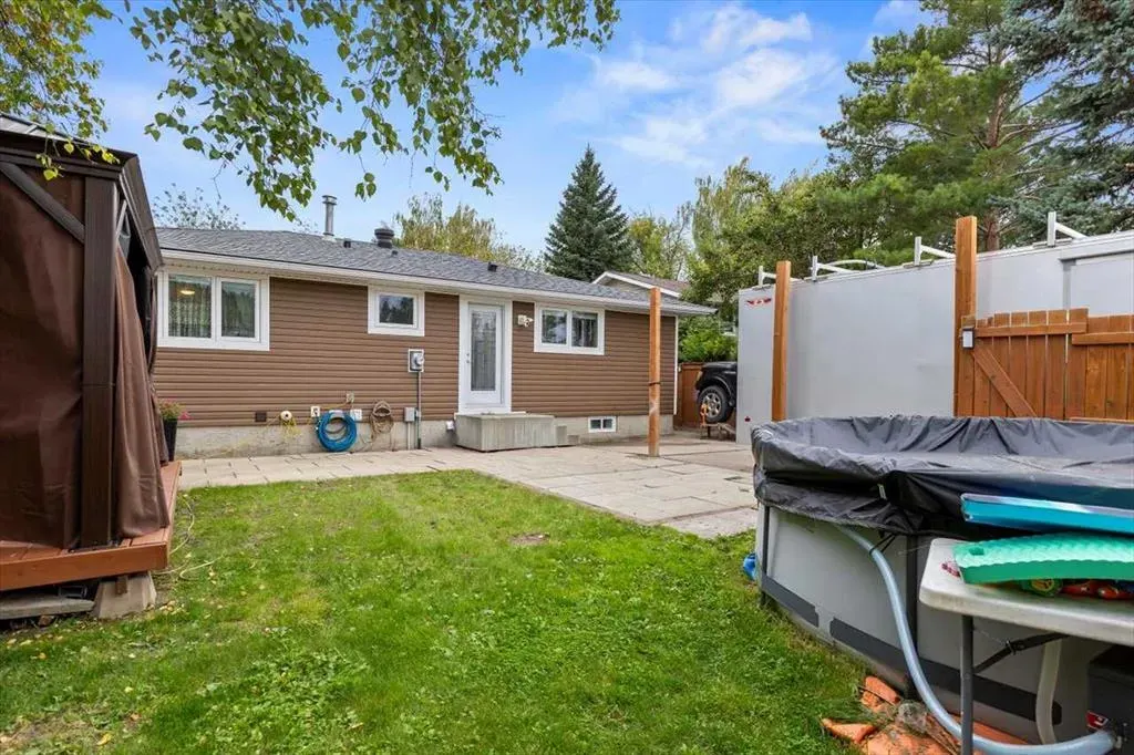 343 Queen Tamara Way SE