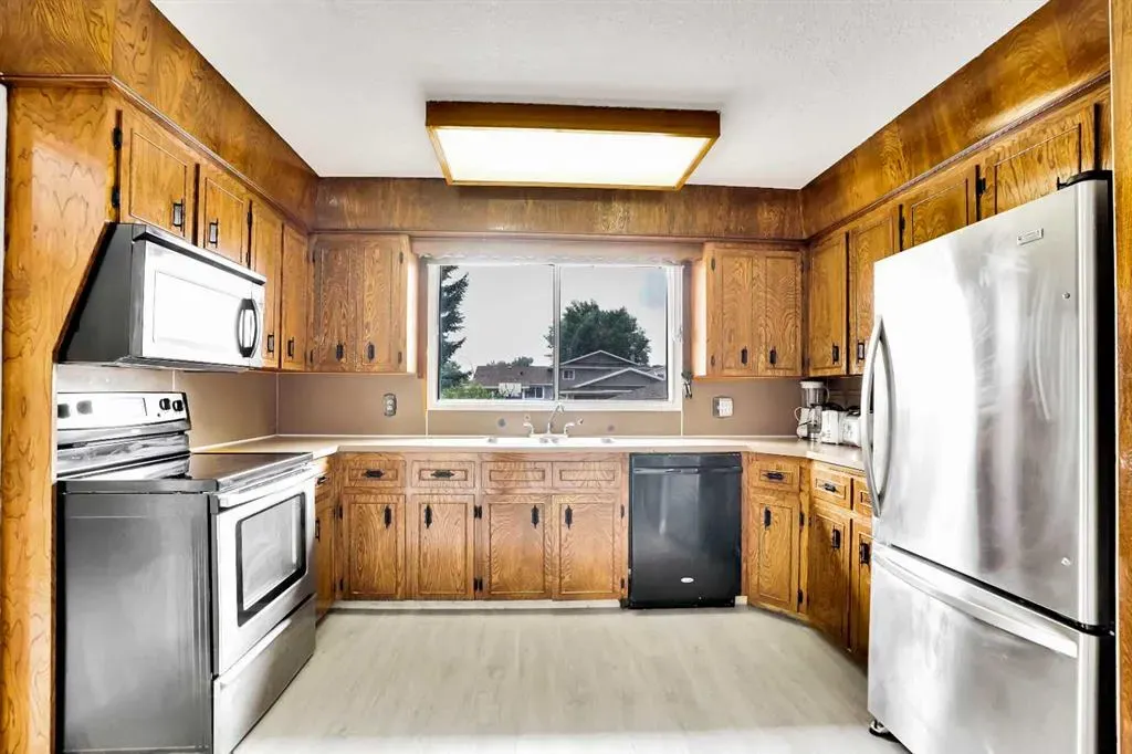 228 Rundlemere Road NE
