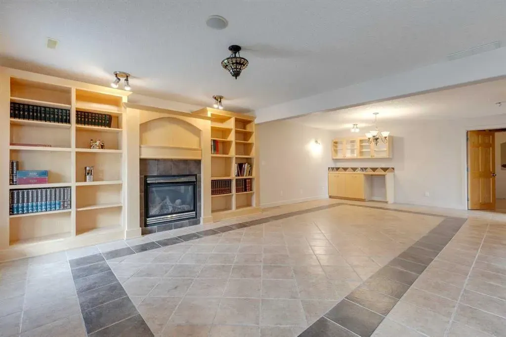 225 Bayside Place SW