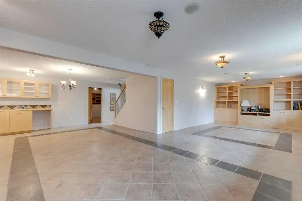 225 Bayside Place SW