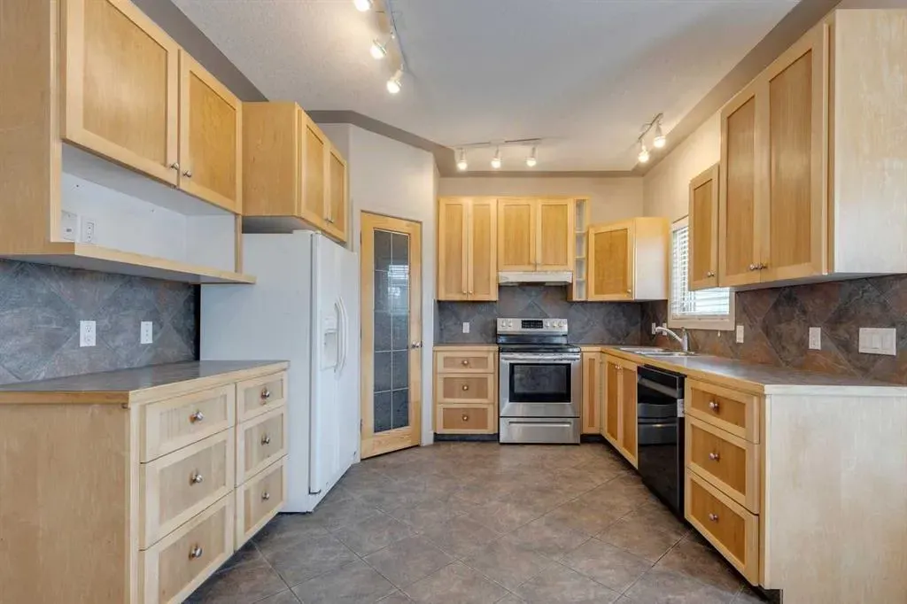 225 Bayside Place SW