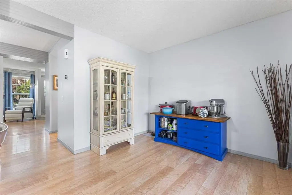 67 Woodhill Court SW