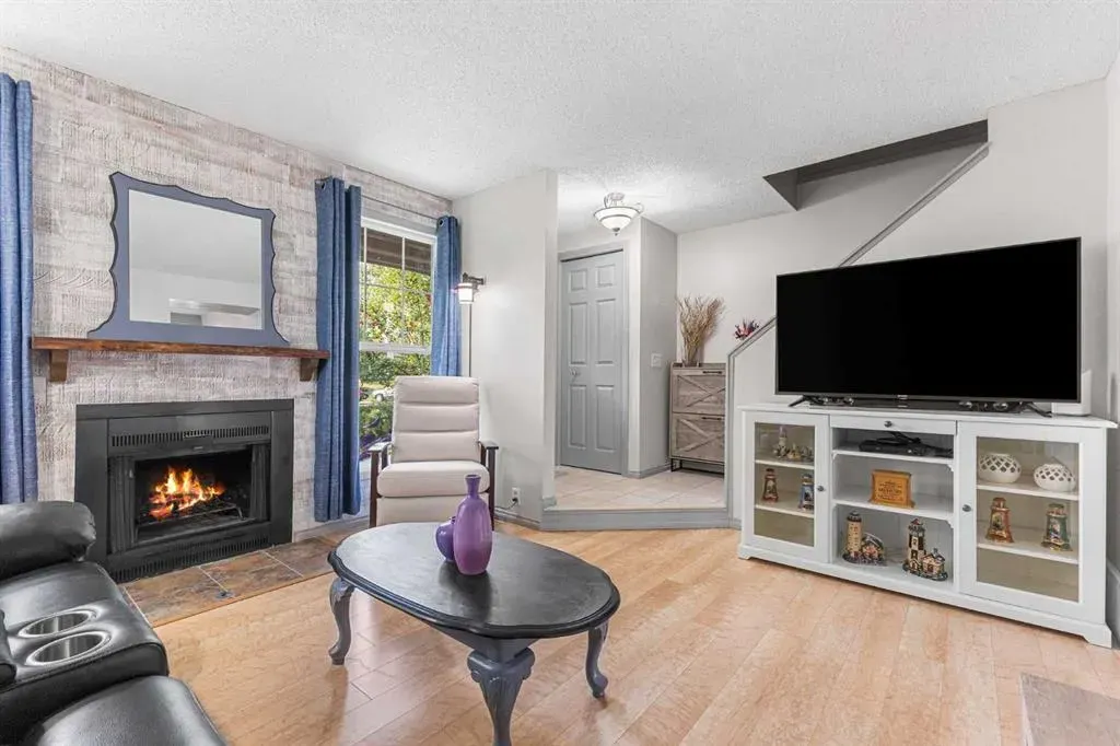 67 Woodhill Court SW