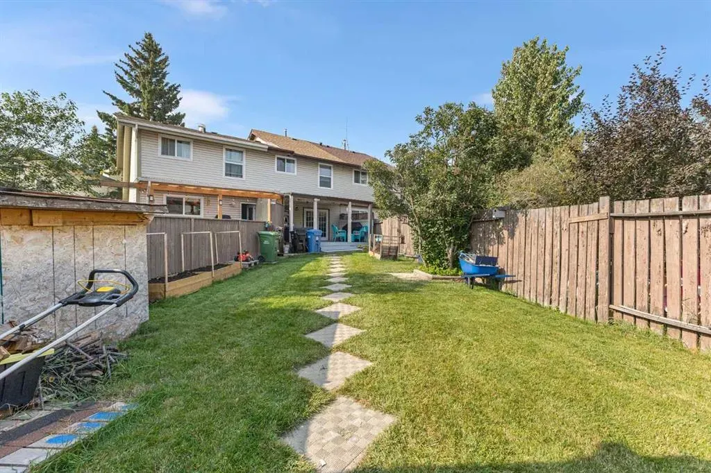 67 Woodhill Court SW