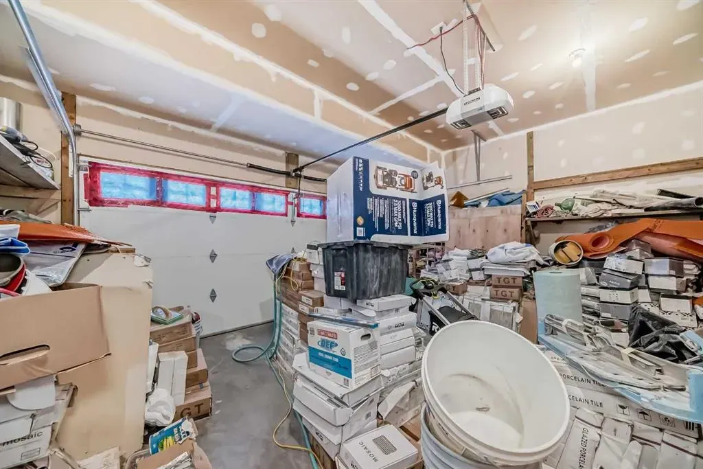 26 Saddlelake View NE