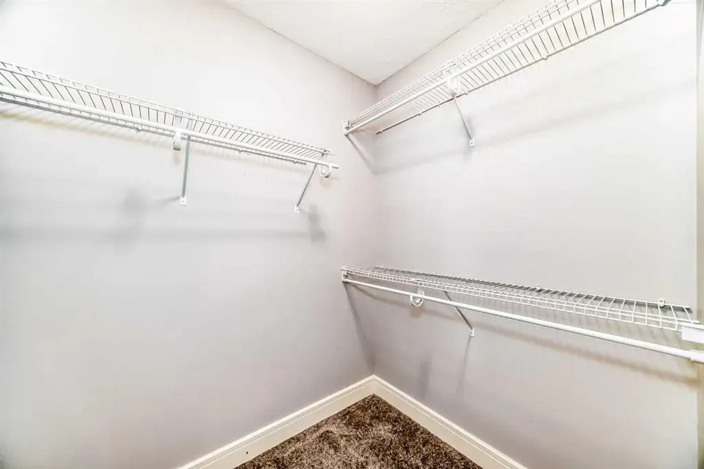 26 Saddlelake View NE