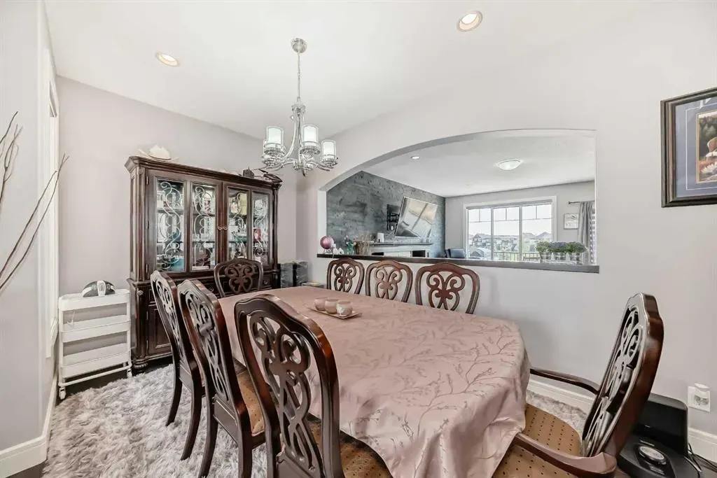26 Saddlelake View NE