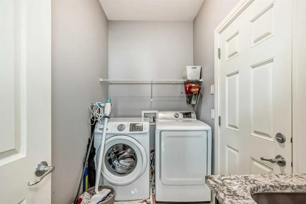 26 Saddlelake View NE