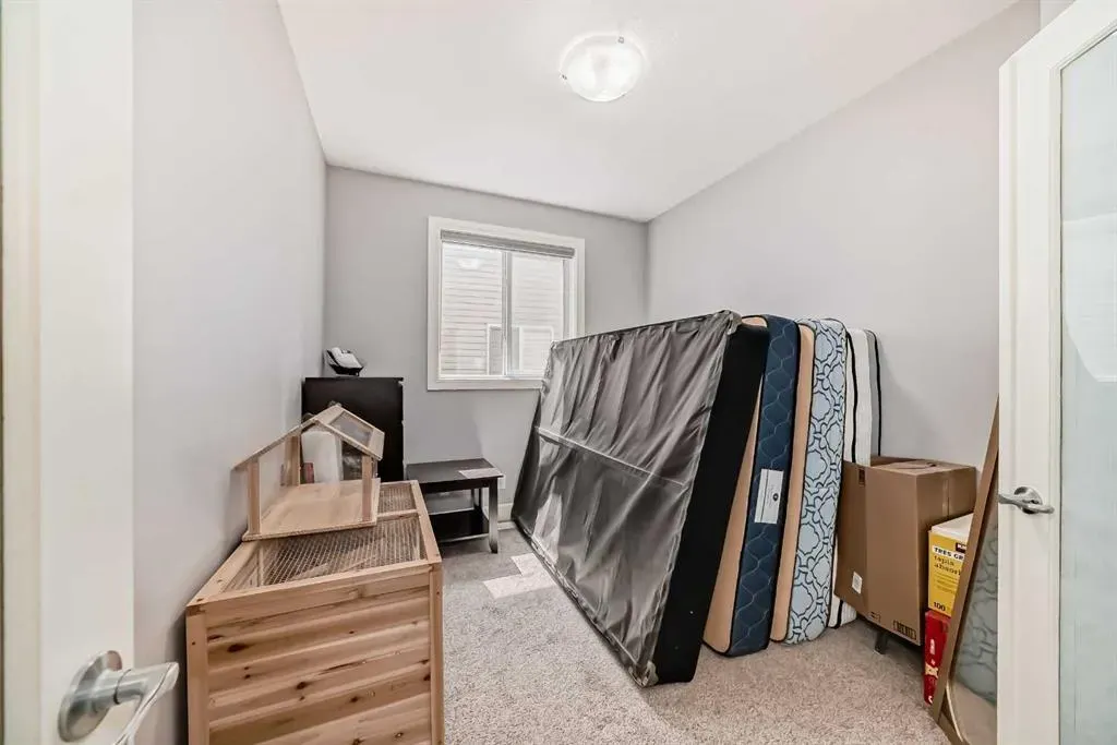 26 Saddlelake View NE
