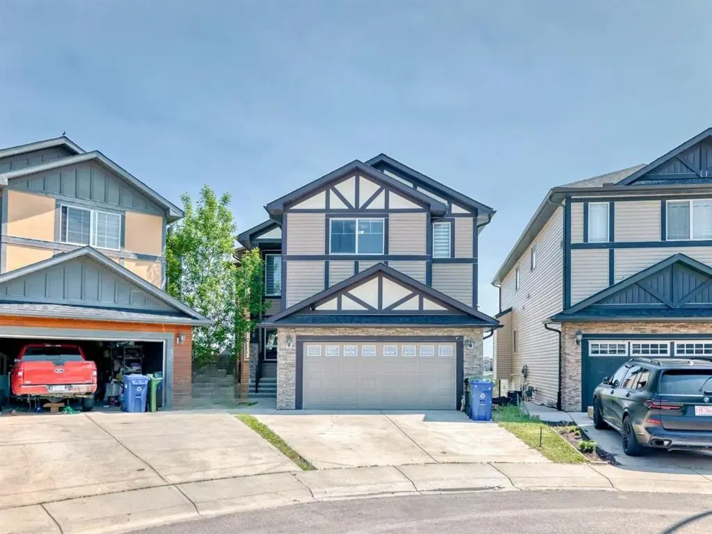 26 Saddlelake View NE